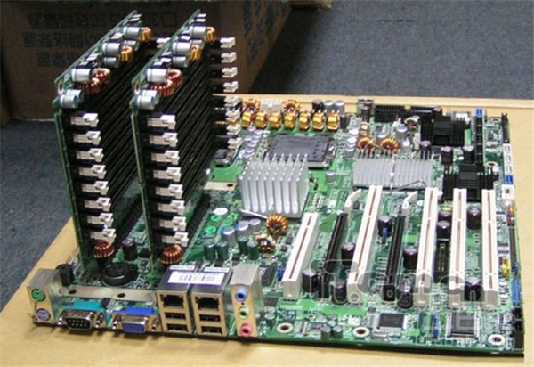 服务器主板与电脑主板的区别插图