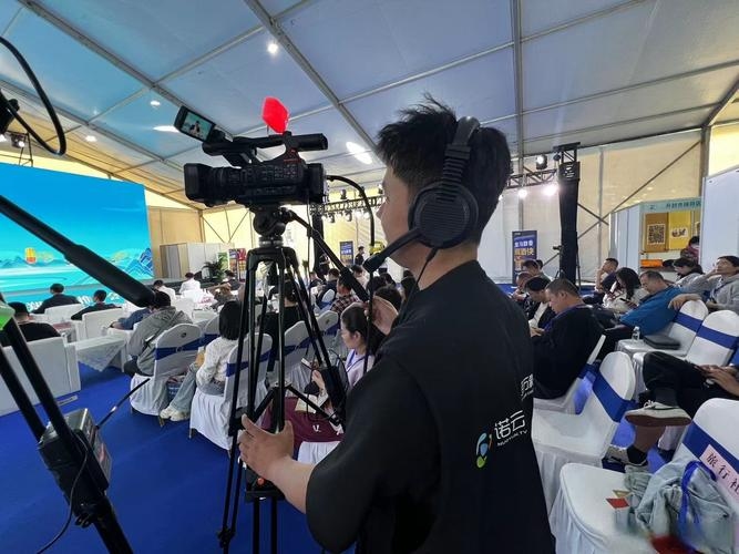 户外直播现场，探索新时代的互动媒介插图