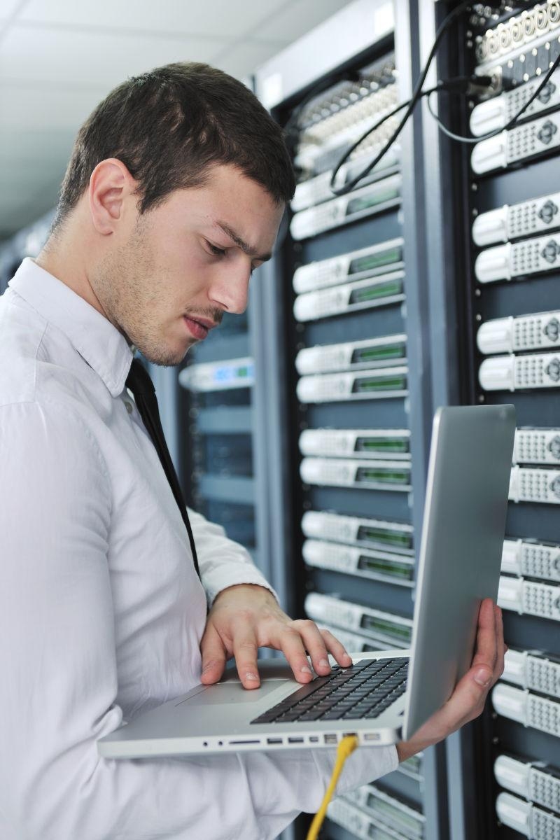 联通机房，设备维护与网络技术支撑的岗位责任解析插图