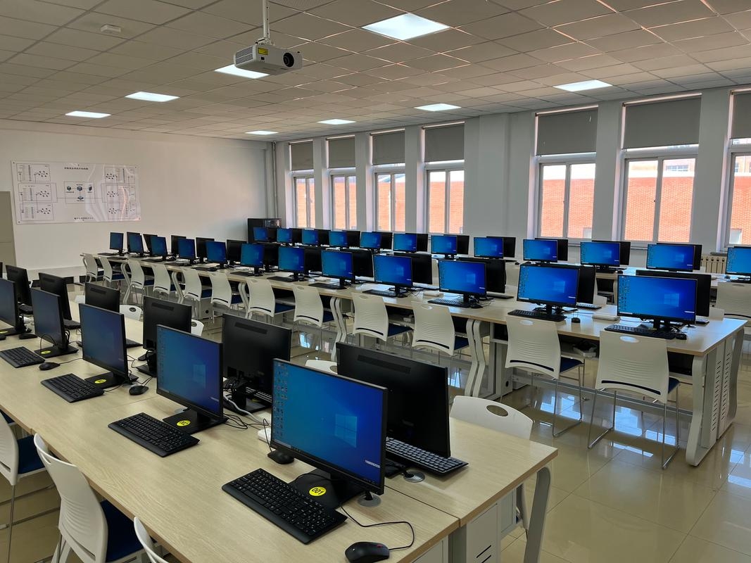 100台电脑机房建设与管理插图