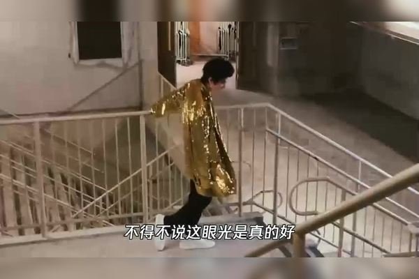北京卫视春晚代言王源肌肤亮眼-百挑一
