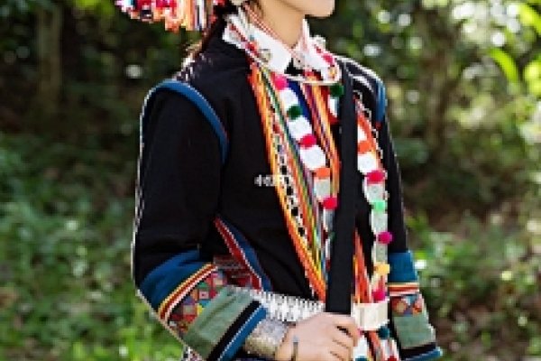 哈尼网创的收费标准解析-百挑一