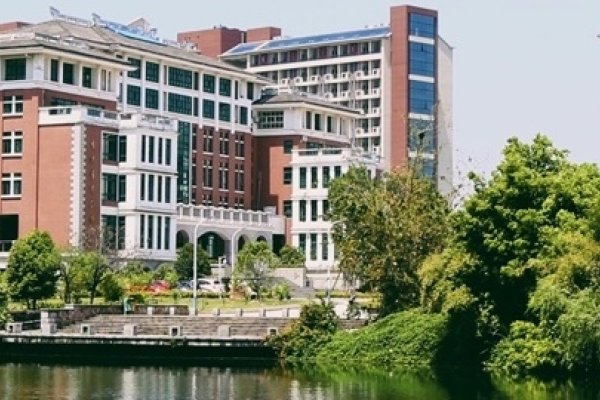 教务管理系统操作指南，快速导出点名表、查看退学申请表，选择高效教务管理软件-百挑一