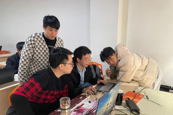 编程培训师的崛起与未来展望-百挑一