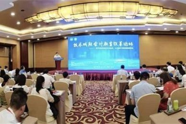 IT课程培训中心，打造数字时代的专业人才-百挑一